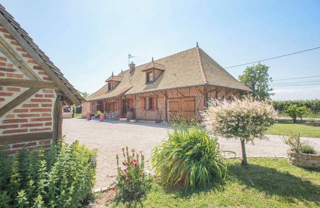 LA MAISON DU BONHEUR * Air-conditioned rooms.