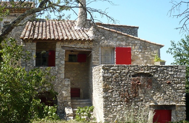 La Maison du Rempart in Lussan, medieval house made with stones of the region