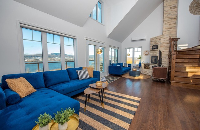 La Maison Laurentienne, Magical view of the river, Spa and Sauna