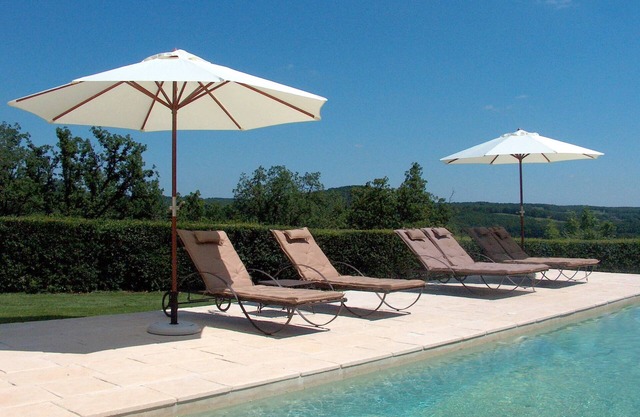 La Maison Vieille - Large Family House with Private Pool and WIFI