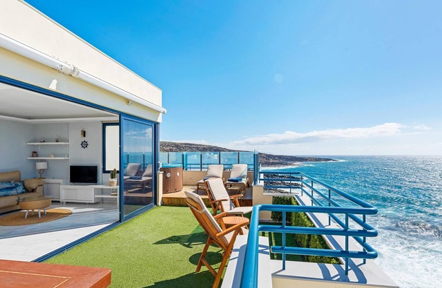 La Mar Penthouse with private hot tub