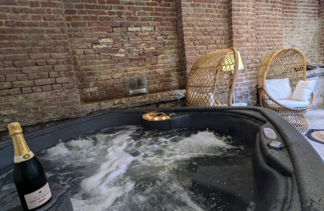 La Mariance bed and breakfast with private Jacuzzi!