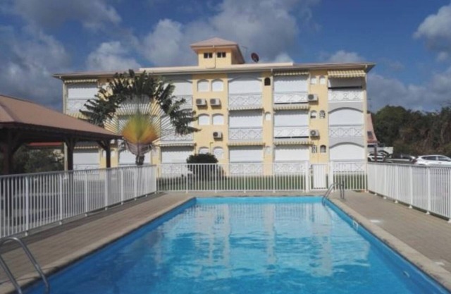 La Perle pool and beach with sea view