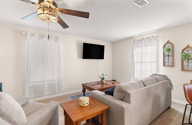 La Petit Refuge - Pet Friendly w/Fenced Yard
