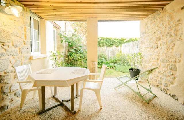 La Petite Bachelière - terrasse couverte extérieure et jacuzzi