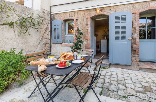 La Petite Provence - Two Bedroom House, Sleeps 4