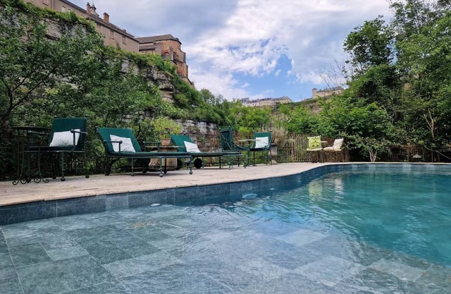 La Providence, 13th century mill, heated pool, comfortable, view