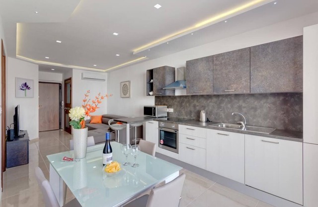 La Rive Smart Seaview Luxurious Apartment