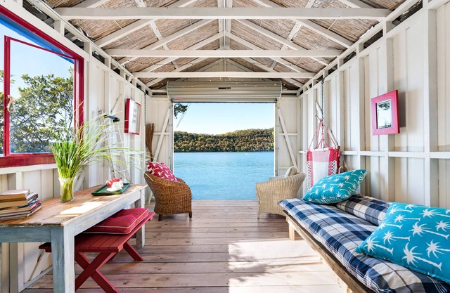 LA RIVERAINE Luxury Cottage for Two, Heated Pool/Spa & a Boathouse on the Water