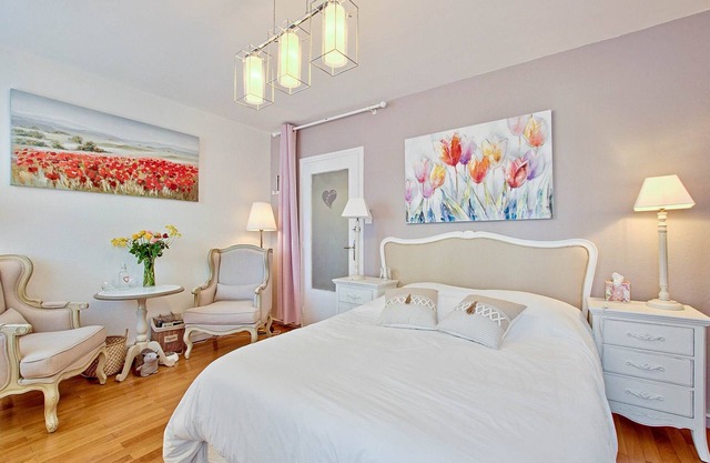 “La Romance”: voluptuous and cozy! - Air conditioning and free/secure parking!