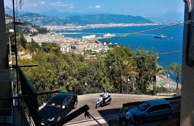 LA SCALINATELLA studio apartment with sea view, parking and bus stop in front of the house