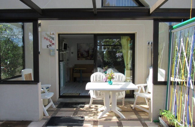 'La Suite d'AUTOMNE' Aux Trois Saisons in PIRIAC S/MER 2-3 adults.