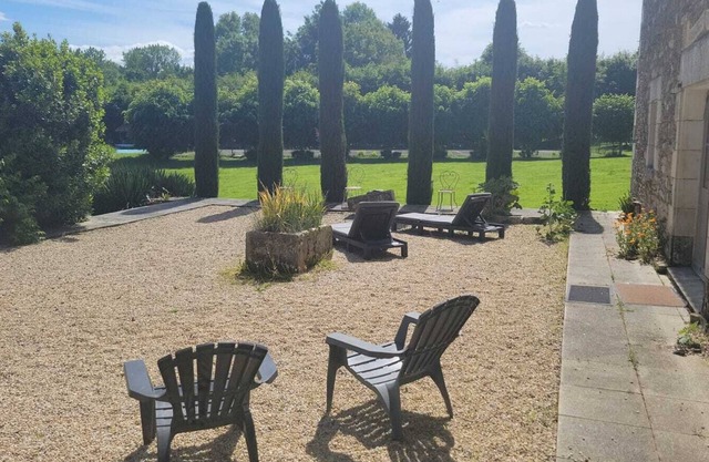La Taupinière - Elegant Cottage in a Beautiful Garden - Swimming Pool - Tennis