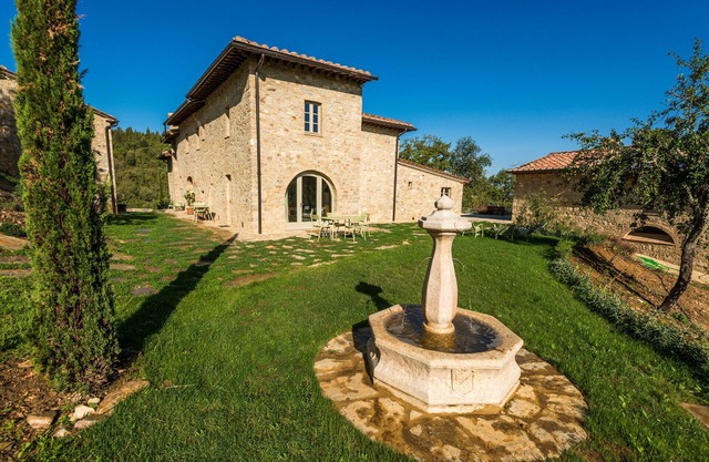 La Torre Beautiful 1BR Love Nest In a Restored Farm. Pool, spa private terrace