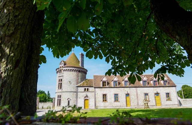 LA TOUR D'ALIGRE EXCEPTIONAL RESIDENCE 1H20 FROM PARIS