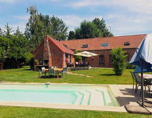 La Vendegeoise - Gîte chaleureux 10P chez l'habitant - Jardin- Piscine ext chauffée partagée de mai à septembre