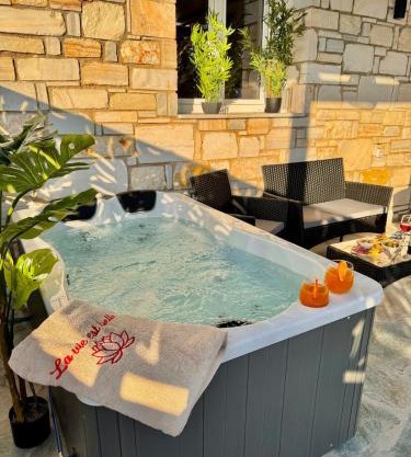 La vie est belle Luxury Residence With Jacuzzi 1