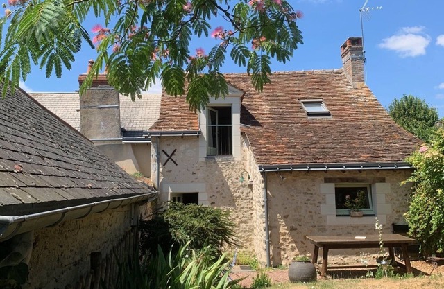 LA VIELLE VIGNE house (70 m2) with shaded garden, in the heart of the village
