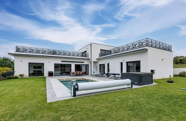 La Villa Danaud - Maison avec piscine et jacuzzi