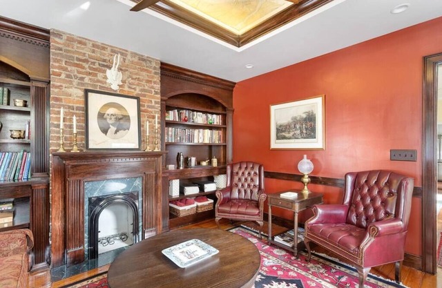 Lady Banks: Steps to Charleston's Best!