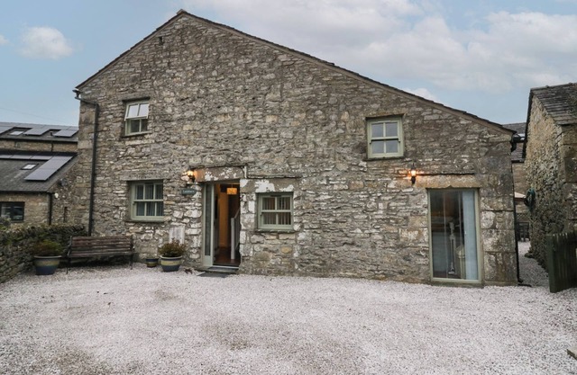 LADY BARN, pet friendly, with open fire in Grange-Over-Sands