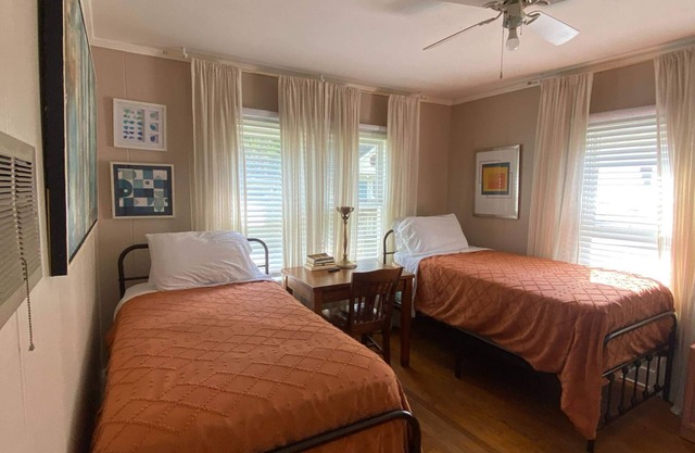 Lafayette Getaway: Stylish Apartment, Kitchen, & Garden