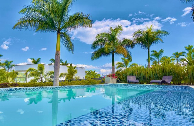 Lago Calima Bliss: Secret Garden Paradise in Darien