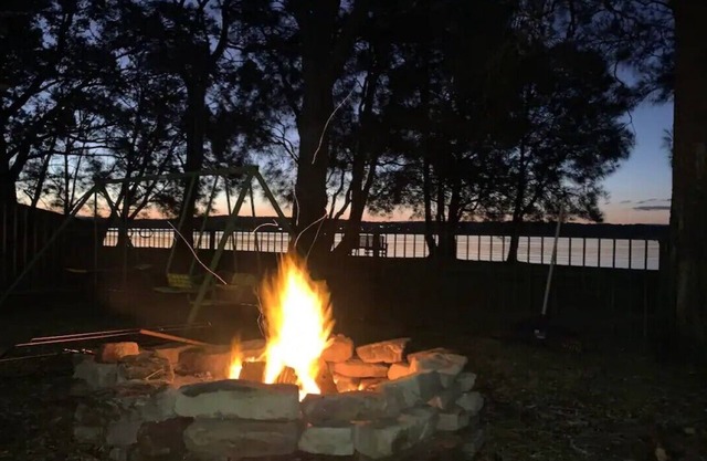 Lago Mac - dog friendly lake house with great sunsets