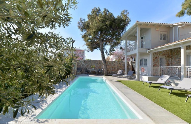 Lagonisi luxurious residence Ruby's Pool Villa