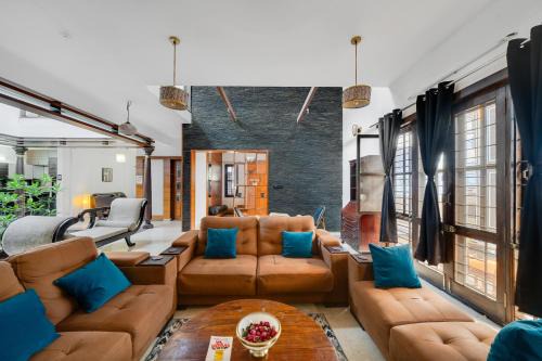 Lagoon Luxe 5-Bedrooms Pool Luxury Villa by Spacez