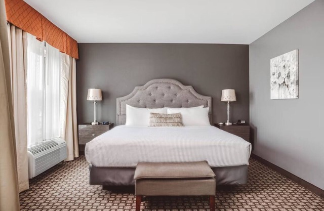 Laid-Back Comfort w/Firepits, Books, Gym & Morning Breakfast Buffet
