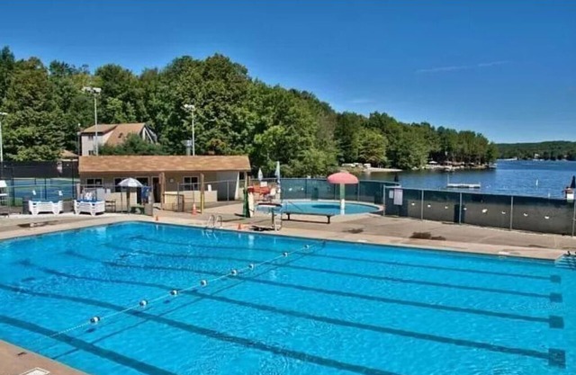 Lake Ariel - Ridgeview Chalet