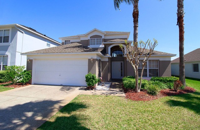Lake Berkley Villa, Lakefront , Enclosed Private Pool, Game Room, Wi-fi