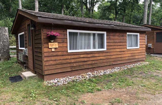 Lake Cabin Resort-Cabin 3