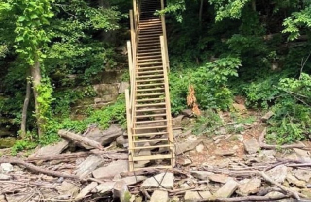 Lake Cumberland Lakeside Cabin