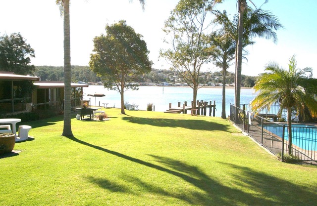 Lake Edge Holiday Units