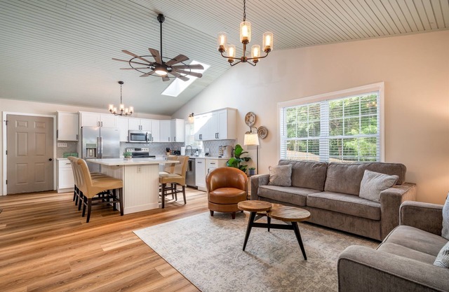 Lake Escape's Cottage on the Cove
