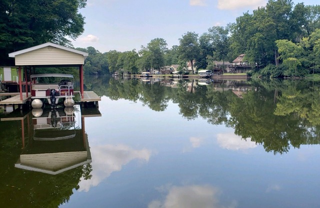 Lake Freeman house w/boat dock. Minutes from Indiana Beach/Lake Shafer