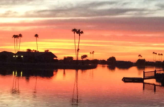 Lake Front 4 Bedroom Snowbird Favorite- Close to Golf, Pickle Ball & Skydiving!