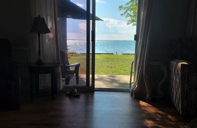 Lake Front Cottage in Amherstburg in the heart of souther Ontario wine country.