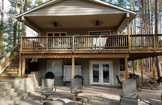 Lake Front Cozy cottage