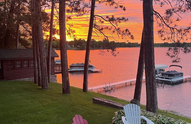 Lake Front Home, Minutes To Bike Or Snowmobile Trails & Boat Landing