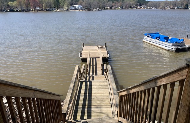 Lake front house with private boat dock and breathtaking view of the lake