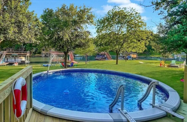 Lake Front Oasis, Pool, Dock, Fire Pit, Sleeps 10