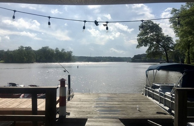 "Lake Front Point" Retreat located in quiet cove of Lake Wylie