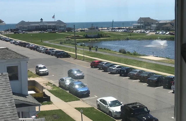 Lake Front Spacious 3 Bdrm Rental on Silver Lake -Steps to the Beach