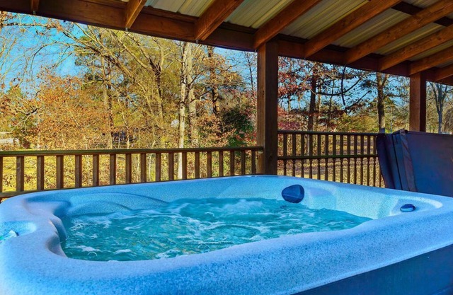 Lake Greenwood Waterfront Paradise w wrap around porches, dock/ramp & Hot Tub