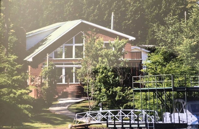 Lake Hartwell house, steps away from your boatdock