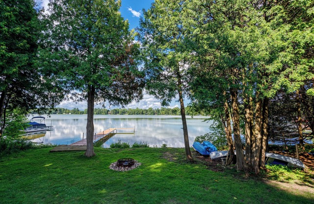 Lake Helen Waterfront Retreat with fire pit and dock