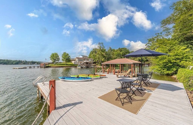 Lake Hickory Trio w/Boat Slip